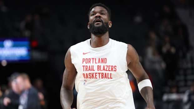 Deandre Ayton warms up before a game.